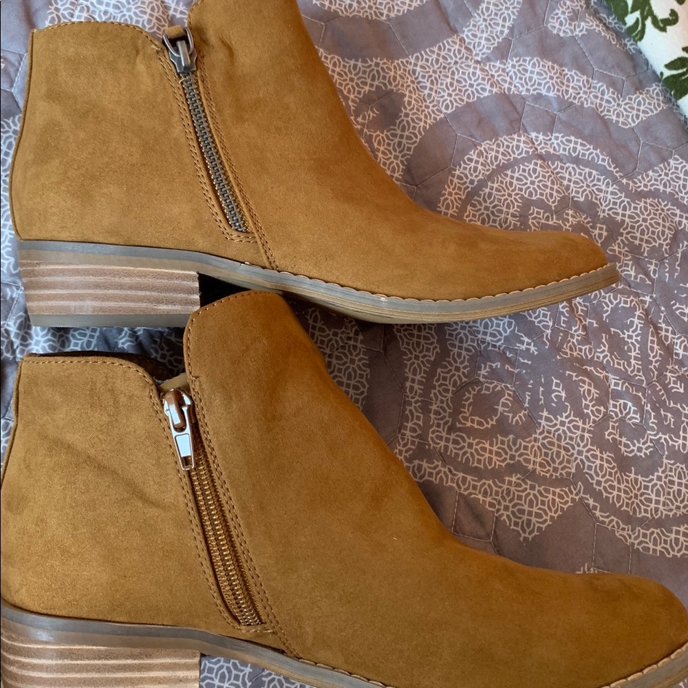 America Eagle boots.